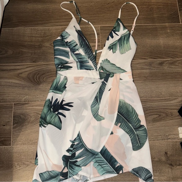 Tropical Print Romper - Picture 5 of 7